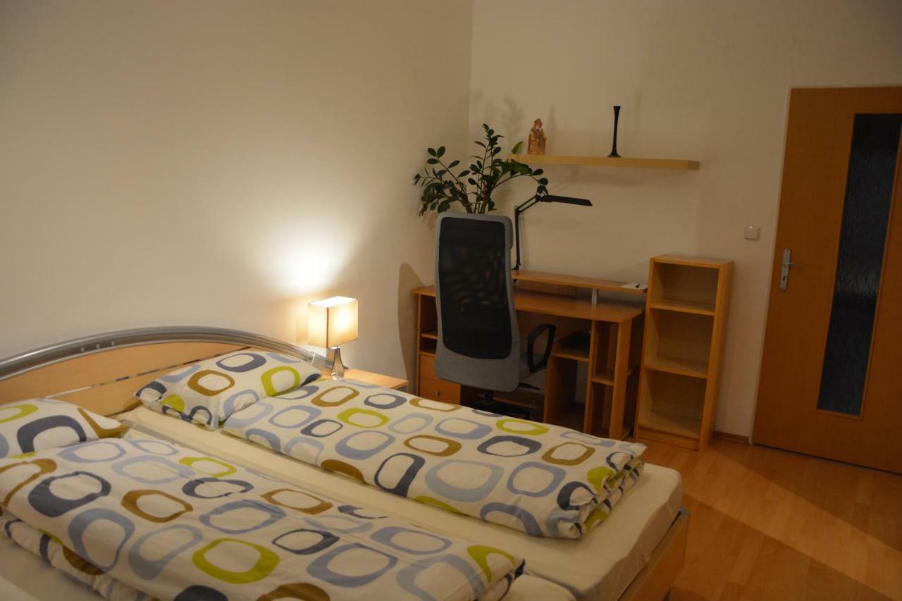 Apartmán Zderadova Brno Exterior foto
